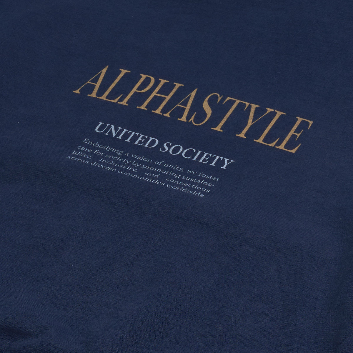 AlphaStyle United Hood Hoodie in Navy – Detailaufnahme des goldenen ALPHASTYLE-United-Society-Rückenprints