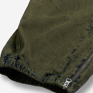 AlphaStyle Eames Cargo Pants in Army Green – Detailaufnahme des Beinabschlusses mit Reißverschluss und Gummizug