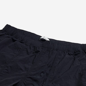 AlphaStyle Kayenta Walk Shorts in Black – Detailaufnahme des elastischen Bunds mit Kordelzug