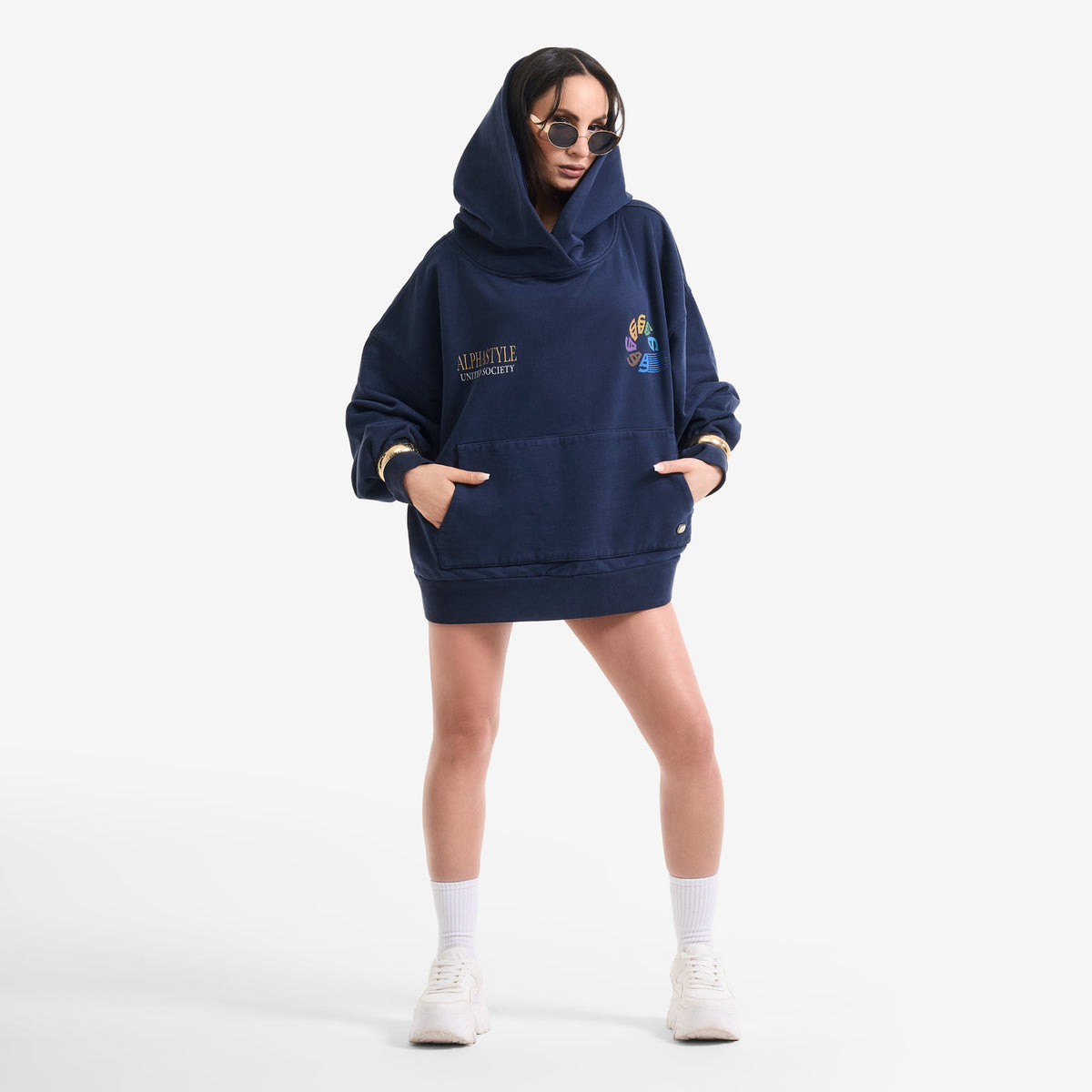 AlphaStyle United Hood Hoodie in Navy – Frontansicht am Model im Oversized-Schnitt