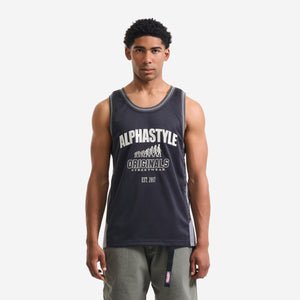 AlphaStyle Abraham Basketball Tank in Black/Grey – Frontansicht am Model mit Athletic Cut und Kontrastpaspeln