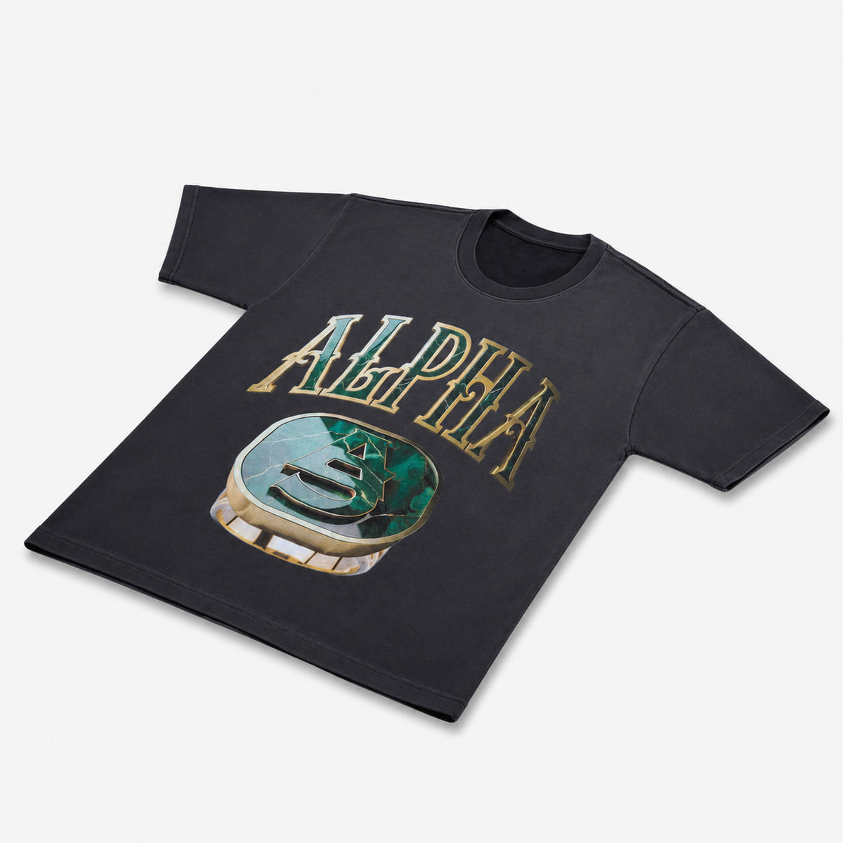 AlphaStyle Signet Ring Heavyweight T-Shirt in Washed Black – ALPHA-Siegelring-Frontprint auf 100 % Heavyweight-Baumwolle