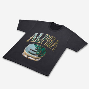AlphaStyle Signet Ring Heavyweight T-Shirt in Washed Black – ALPHA-Siegelring-Frontprint auf 100 % Heavyweight-Baumwolle