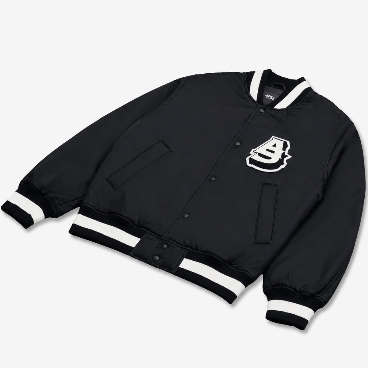 AlphaStyle Barren Varsity Jacket in Black – AS-Letter Patch auf der Brust, Black/White Ribbing, Snap-Button-Closure