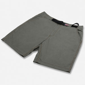 AlphaStyle Buford Walk Shorts in Olive – Produktansicht liegend mit Clip-Gürtel und Kontrast-Steppnähten