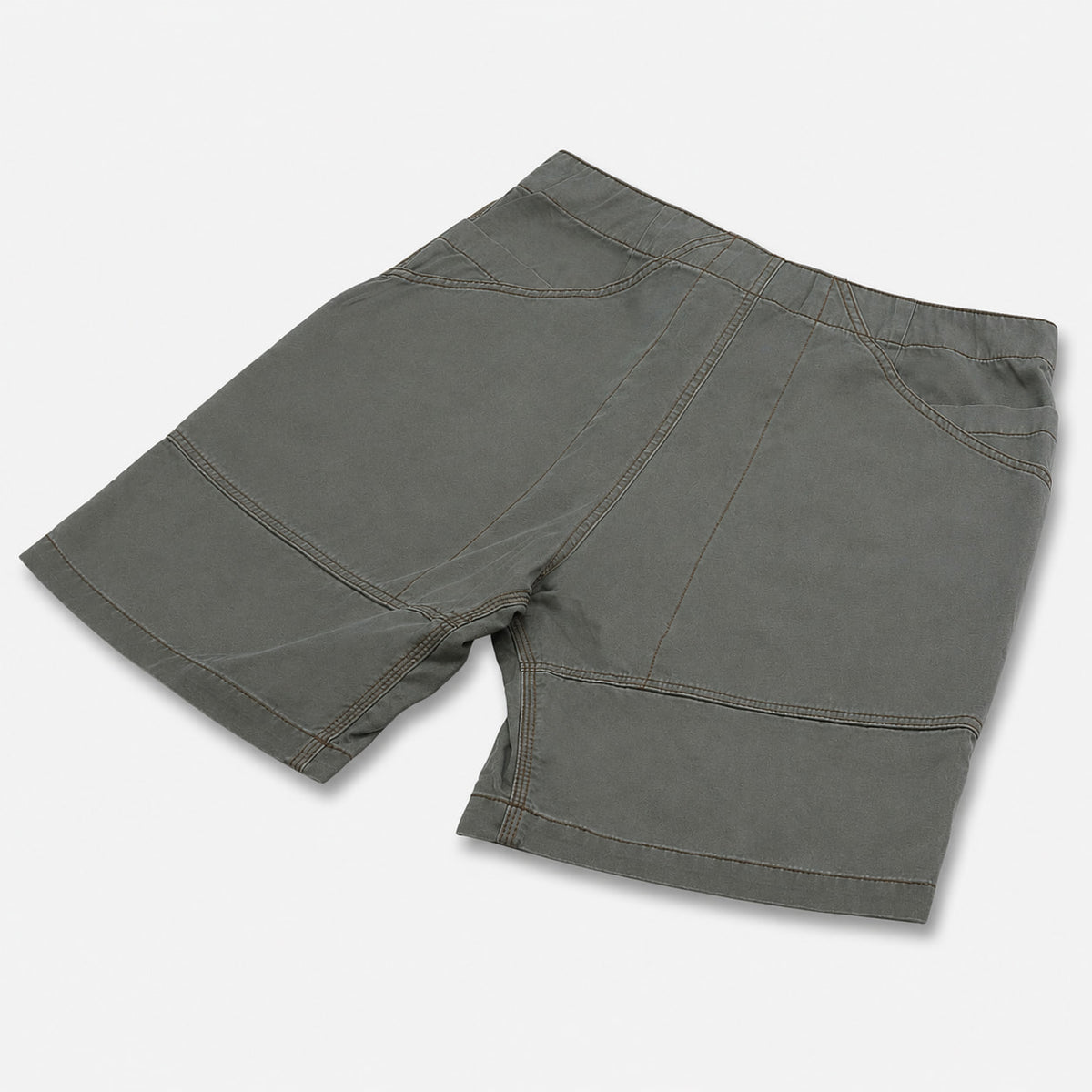 AlphaStyle Buford Walk Shorts in Olive – Produktansicht der Rückseite mit aufgesetzten Taschen